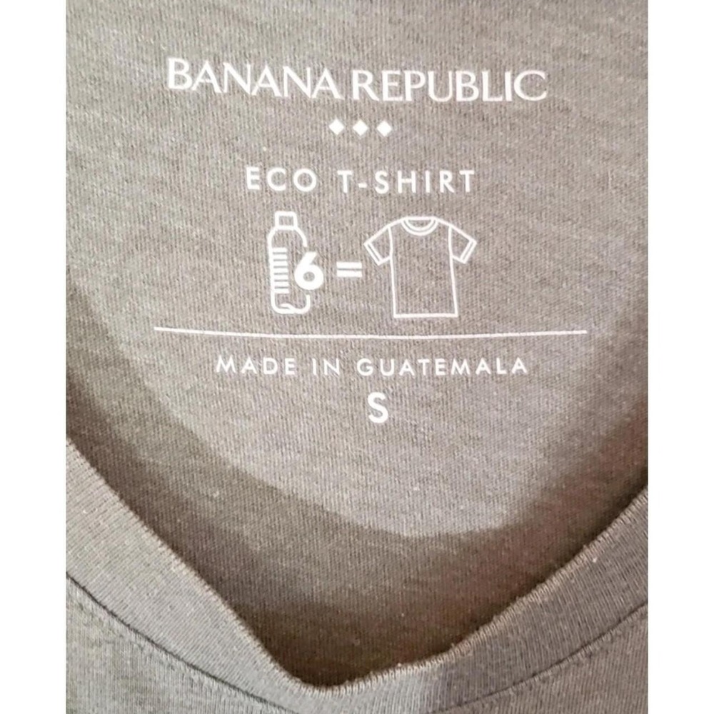 Vintage Banana Republic graphic tee. - Picture 3 of 3